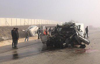 Kastamonu'da tır ile panelvan çarpıştı: 3 ölü, 2 yaralı