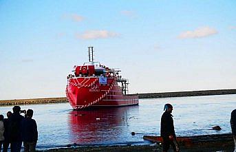 Trabzon'da yapılan ve Fas'a gönderilecek balıkçı gemisi denize indirildi
