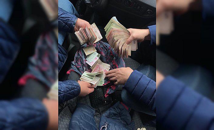 Trabzon'da zabıtanın yakaladığı dilencinin üzerinden 4 bin 850 lira çıktı
