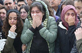 Trafik kazasında yaşamını yitiren hentbolcular için okullarında tören