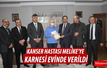 KANSER HASTASI MELİKE’YE KARNESİ EVİNDE VERİLDİ