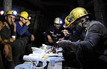Yeni yılı maden ocağında karşıladılar