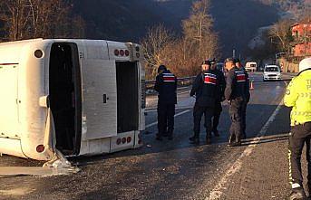 Zonguldak'ta işçi servisi devrildi: 7 yaralı