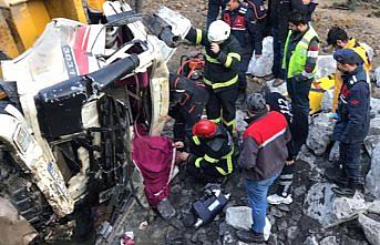 Zonguldak'ta otomobil ile kamyon çarpıştı: 5 yaralı