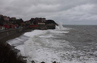 Zonguldak'ta şiddetli rüzgar etkili oluyor