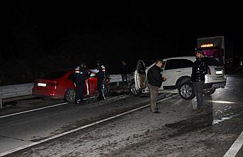 Bartın'da iki otomobilin çarpıştığı kazada 5 kişi yaralandı