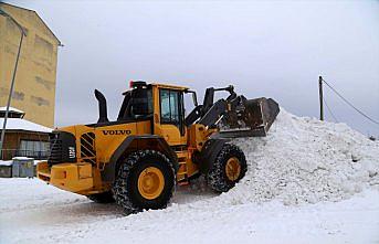 Kastamonu'da toplanan karlardan 4 metre yüksekliğinde tepe oluştu