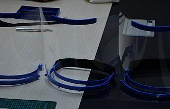 Artvin'de sağlıkçılar için yüz koruyucu siperlik üretiliyor