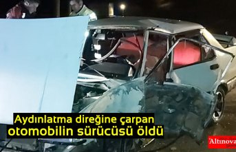 Aydınlatma direğine çarpan otomobilin sürücüsü öldü