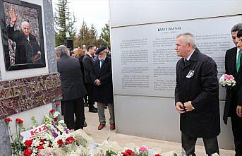 Hayırsever iş insanı İzzet Baysal mezarı başında anıldı