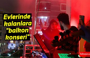 Samsun'da gençlerden, koronavirüs nedeniyle evlerinde kalanlara "balkon konseri"