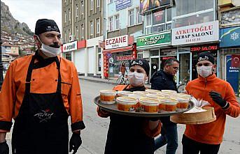 Tokat'ta Kovid-19 nedeniyle lokanta sahibinden ücretsiz paça çorbası ikramı
