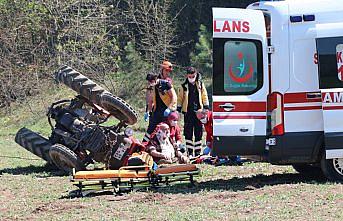 Bolu'da devrilen traktörün sürücüsü yaralandı