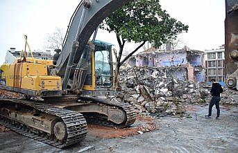 Düzce'de deprem riski taşıyan okul binası yıkıldı
