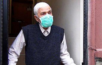 Emekli öğretmen, maaşından artırdığı parayı Milli Dayanışma Kampanyası'na bağışladı