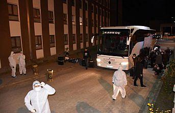 Fransa'dan getirilen yolcular Bartın'da öğrenci yurduna yerleştirildi