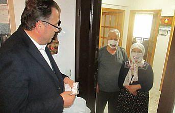 Giresun'da işitme engellilere maskeleri dağıtılıyor