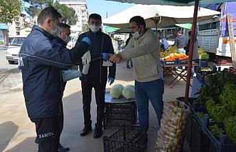 Görele'de pazar yerlerinde maske ve eldiven dağıtıldı