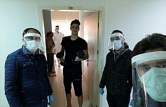 Gümüşhane'de karantinadaki futbolcu Berke Özer'e spor aleti jesti