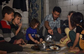 İdlib’deki kamplarda yaşayanlar ilk sahuru ev hasretiyle yaptı