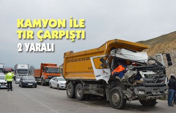 Kamyon ile tır çarpıştı: 2 yaralı