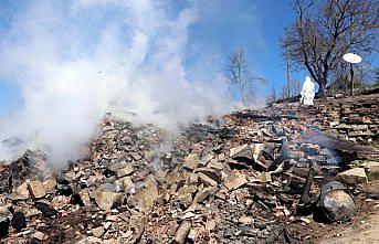 Kastamonu'da çıkan yangında 3 katlı ev yandı