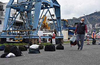 Moritanya'dan getirilen Türk balıkçılar, Trabzon'da yurda yerleştirildi