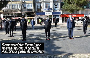 Samsun'da Emniyet mensupları Atatürk Anıtı'na çelenk bıraktı