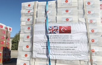Türkiye'den İngiltere'ye tıbbi yardım malzemesi desteği Londra'ya ulaştı