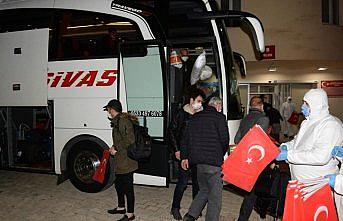 Ukrayna'dan getirilen 323 Türk vatandaşı Tokat'ta yurda yerleştirildi