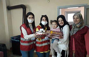 Vefa ekiplerinden 3 yaşındaki çocuğa doğum günü sürprizi