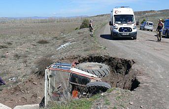 Yeşilyurt'ta devrilen traktörün sürücüsü yaralandı