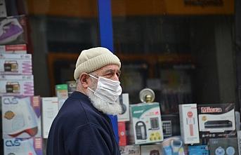 65 yaş ve üzeri vatandaşlar bayramın ilk gününde sokağa çıktı