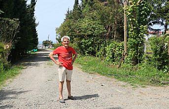 84 yaşındaki emekli öğretmen Atatürk'e ithaf ettiği botanik ormanı büyütmek için çalışıyor