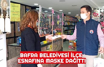 BAFRA BELEDİYESİ İLÇE ESNAFINA MASKE DAĞITTI