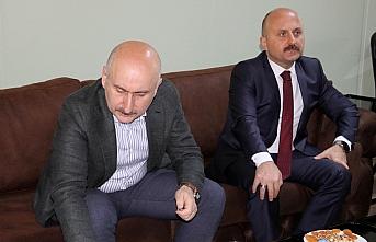 Bakan Karaismailoğlu, Amasya Çevre Yolu şantiyesinde incelemelerde bulundu