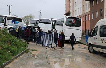 Bolu'da karantina süresi dolanlar evlerine uğurlanıyor
