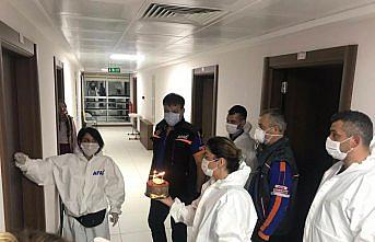 Düzce'de karantinadaki dört kişiye doğum günü sürprizi