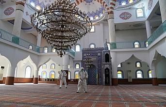 Erbaa Belediyesi camileri dezenfekte etti