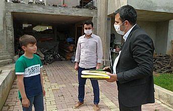 Hamamözü'nde ilk defa oruç tutan çocuklara hediye