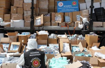 İstanbul'da 2 milyonu aşkın tıbbi koruyucu malzeme ele geçirildi