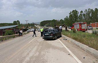 Kastamonu'da iki otomobilin çarpıştığı kazada 3 kişi yaralandı