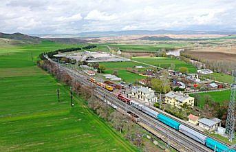 Modernize edilen Samsun-Sivas demir yolu hattında ilk yük treni sefere başladı
