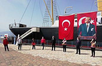 Paravolley Milli Takım oyuncuları müze gemisinde voleybol oynadı