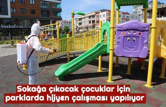 Sokağa çıkacak çocuklar için parklarda hijyen çalışması yapılıyor