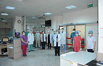 Trabzon'da kök hücre tedavisi ile Kovid-19'u yenen hemşire taburcu edildi