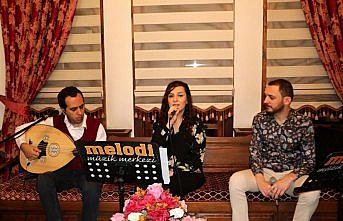 Türk müziği topluluğunun sosyal medyadan canlı yayımlanan konserine yoğun ilgi
