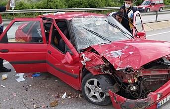 Çorum'da iki otomobil çarpıştı: 8 yaralı