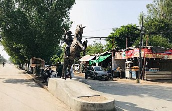 Pakistan'da Ertuğrul Gazi heykeli dikildi