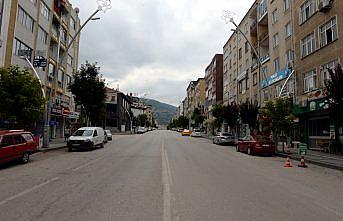 Sokağa çıkma kısıtlamasında park ve caddeler sessizliğe büründü